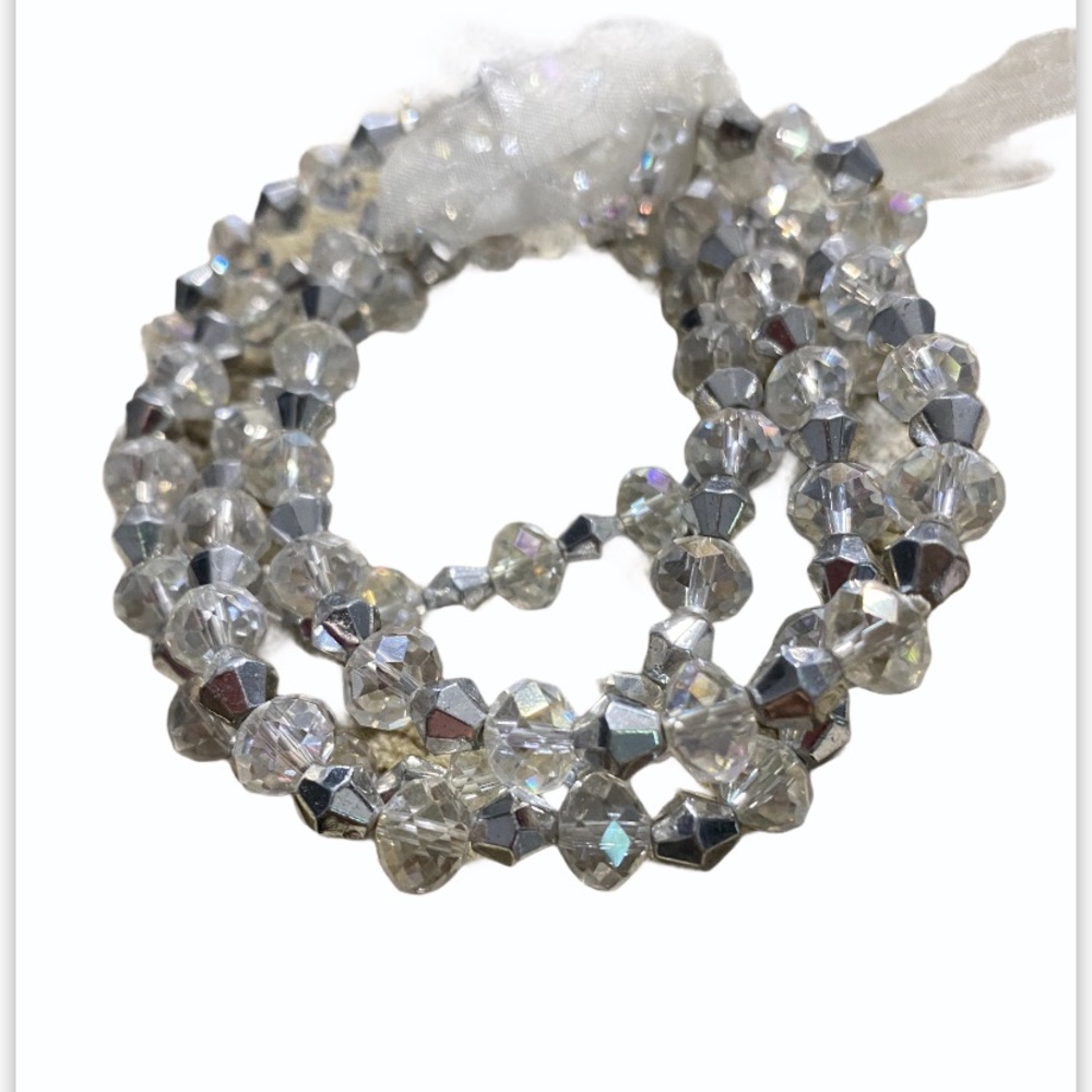 Clear bracelet with little bow